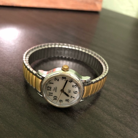 Women’s Timex Indiglo Watch Two Tone Gold & Silver (New Battery) Silver Face - Picture 6 of 8